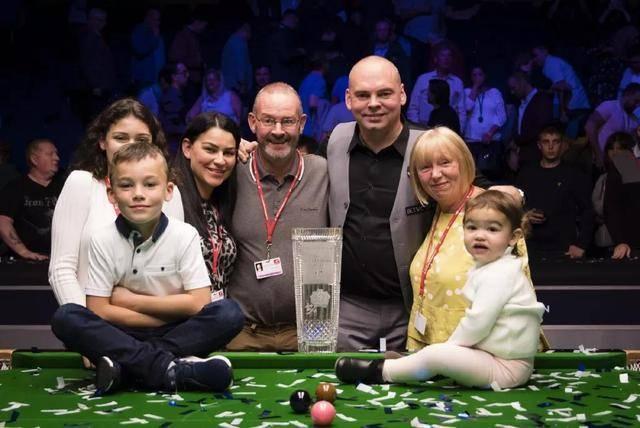 她发现自己 她发现自己